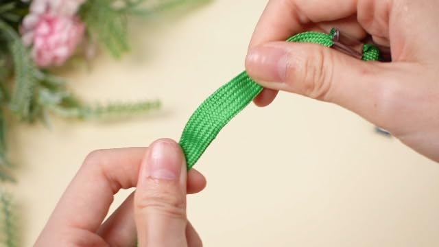Patelai 100 Pack Double Clip Lanyards Bulk Face Mask Lanyard Twist Free 2 Hook Design Adjustable Badge Neck Strap for ID Name Badge Holder School Conference Office Class Essential (Green)