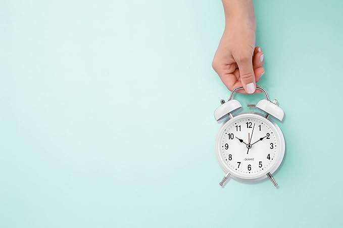 Bernhard Products Analog Alarm Clock Extra Loud Twin Bells Retro White 4 Inch Silent Non-Ticking Quartz Battery Operated with Backlight, Decorative Bedside Table Desk Vintage Clocks for Heavy Sleepers