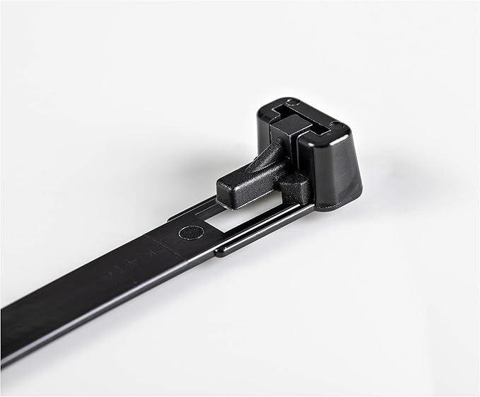 StarTech.com 5"(12cm) Reusable Cable Ties - 1/4"(7mm) Wide, 1-1/8"(30mm) Bundle Dia. 50lb(22kg) Tensile Strength, Releasable Nylon Ties, Indoor/Outdoor, 94V-2/UL Listed, 100 Pack - Black, TAA