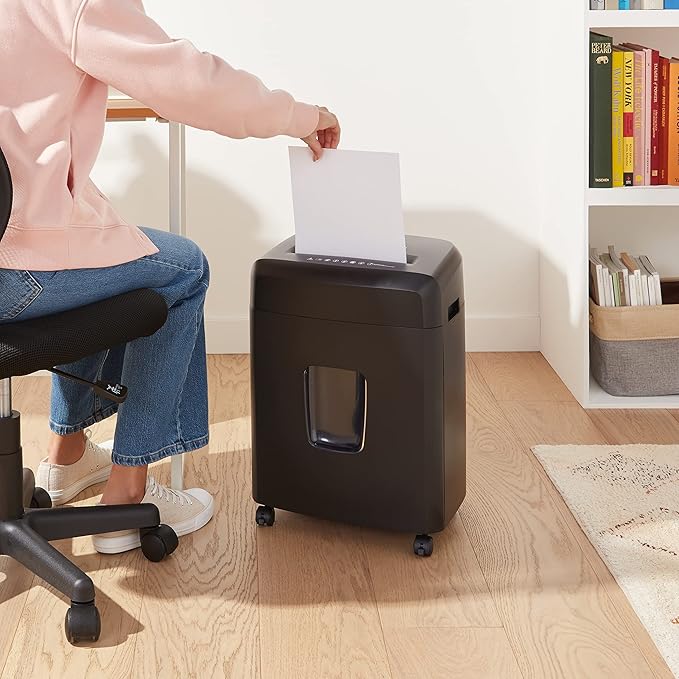 Amazon Basics 18 Sheet Cross Cut Paper, CD, and Credit Card Shredder, Black