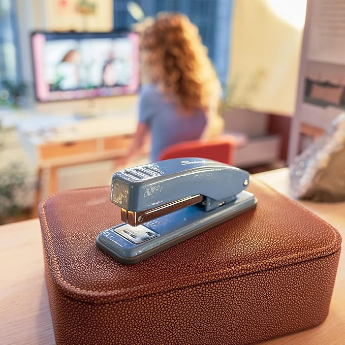 Swingline Stapler, Cub Compact Desktop Stapler, 20 Sheet Capacity, Metal, Electric Blue (S701069)